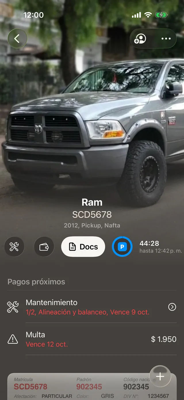 La página de un vehículo en GarageApp